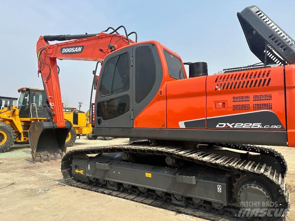 Doosan DX 225LC-9C Bandgrävare