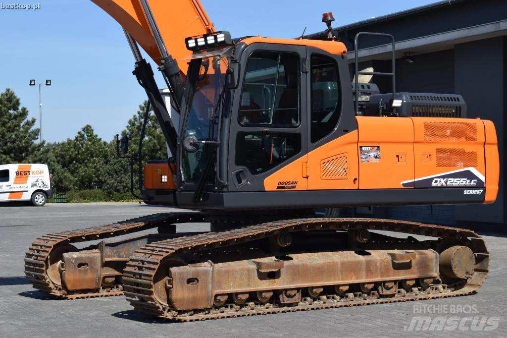 Doosan DX 255 LC-7 Bandgrävare