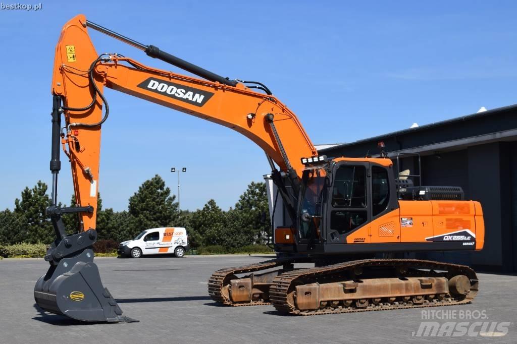 Doosan DX 255 LC-7 Bandgrävare
