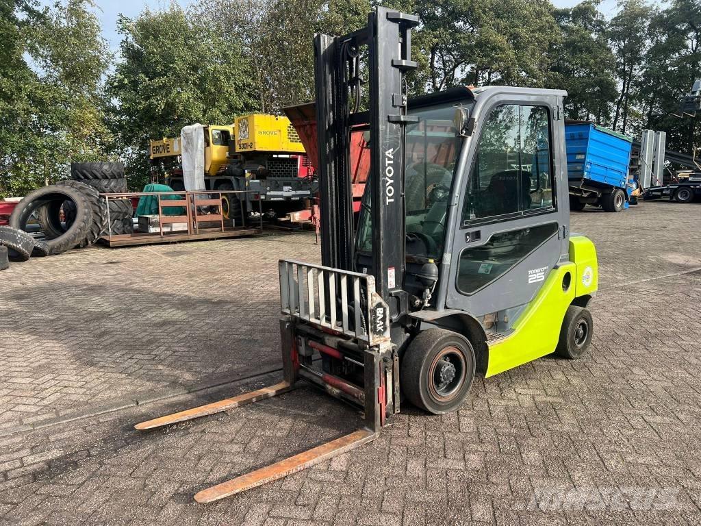 Toyota 06-8FD25F Dieselmotviktstruckar