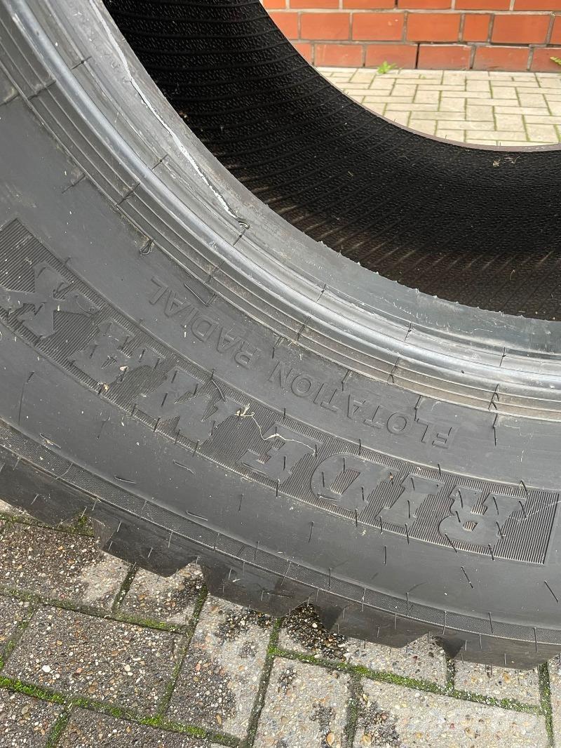 BKT 650/65R30,5 Däck, hjul och fälgar