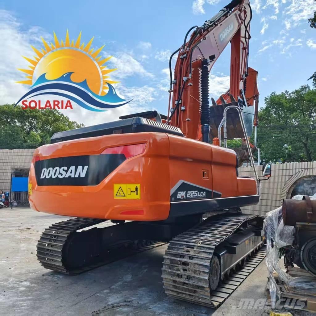 Doosan DX 225 LCA Bandgrävare