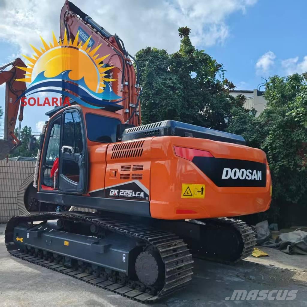 Doosan DX 225 LCA Bandgrävare