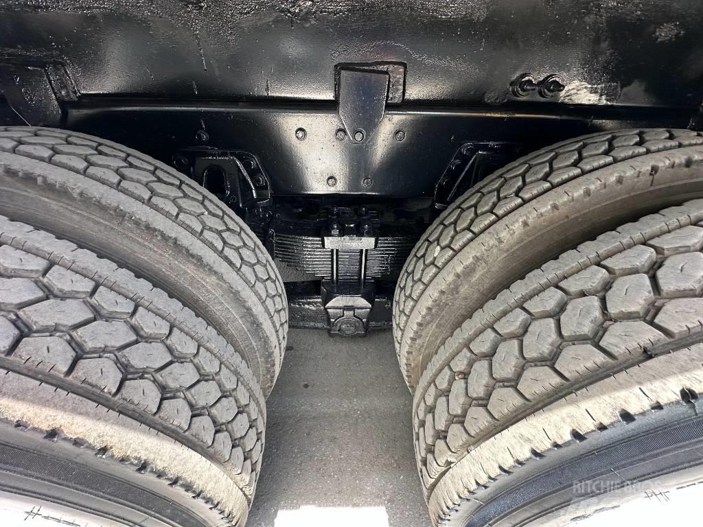 Sterling L 9500 Slamsugningsbil