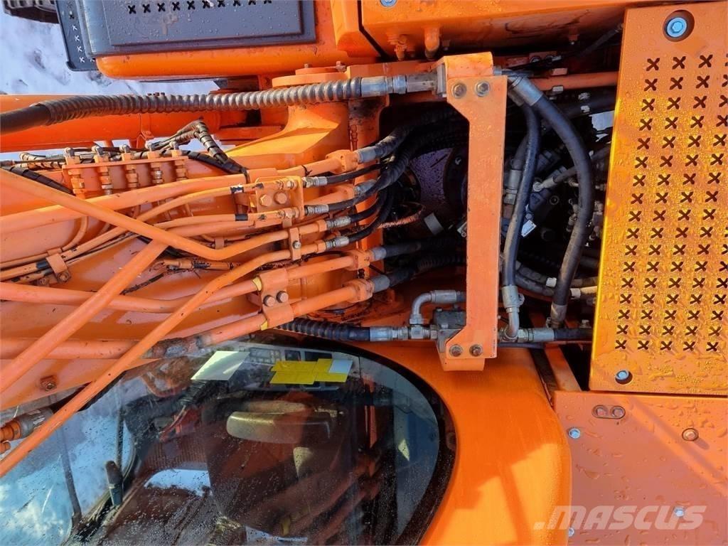 Doosan DX 225 LC Bandgrävare