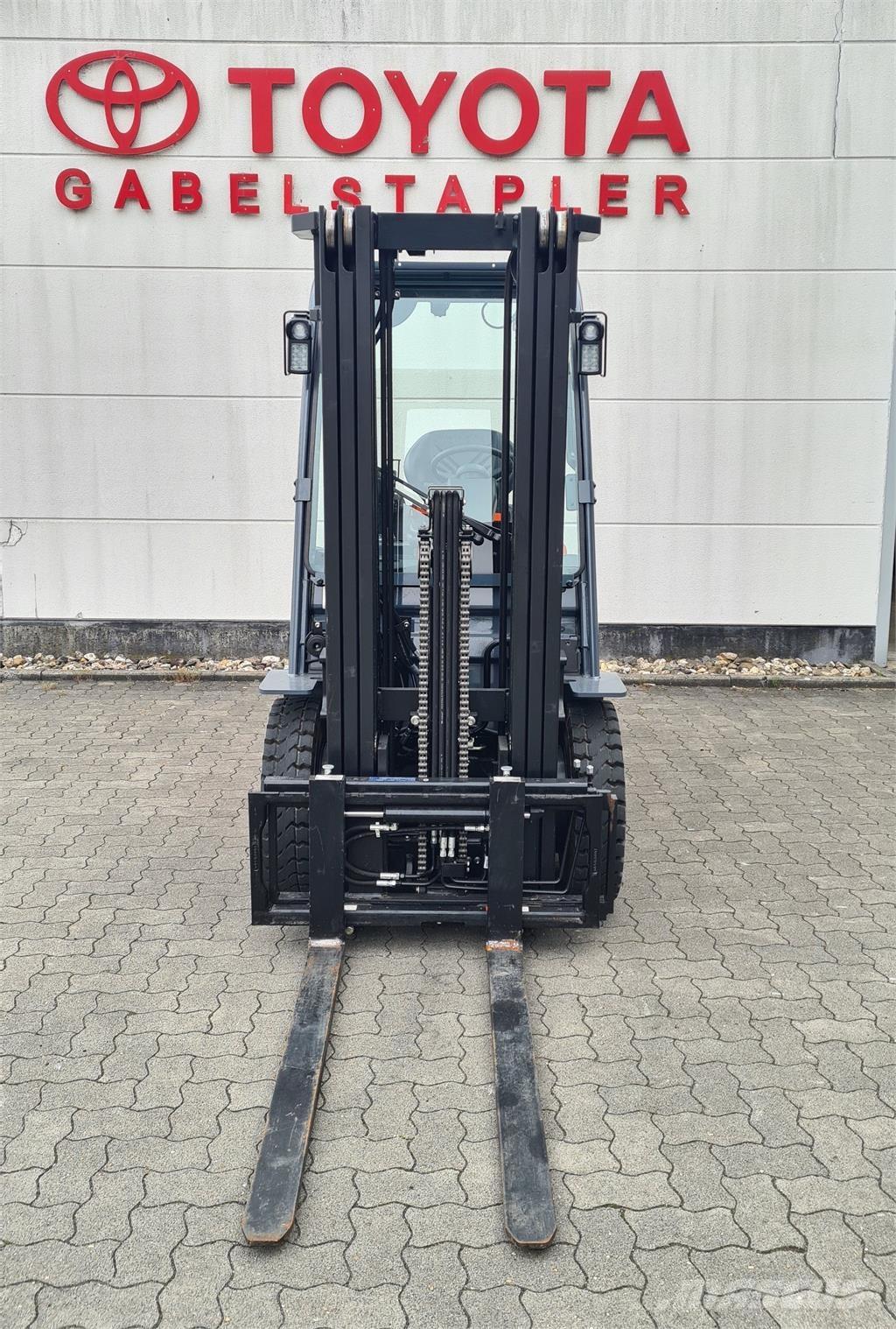 Toyota 52-8FDF25 Dieselmotviktstruckar