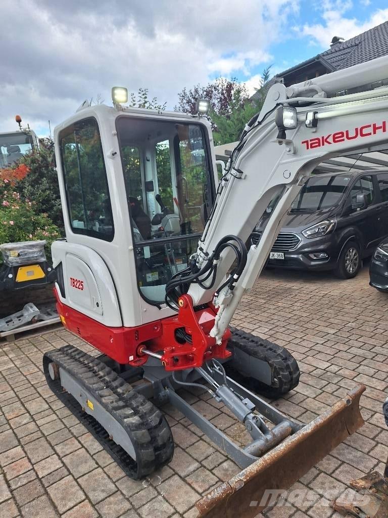 Takeuchi TB 225 Minigrävare < 7t