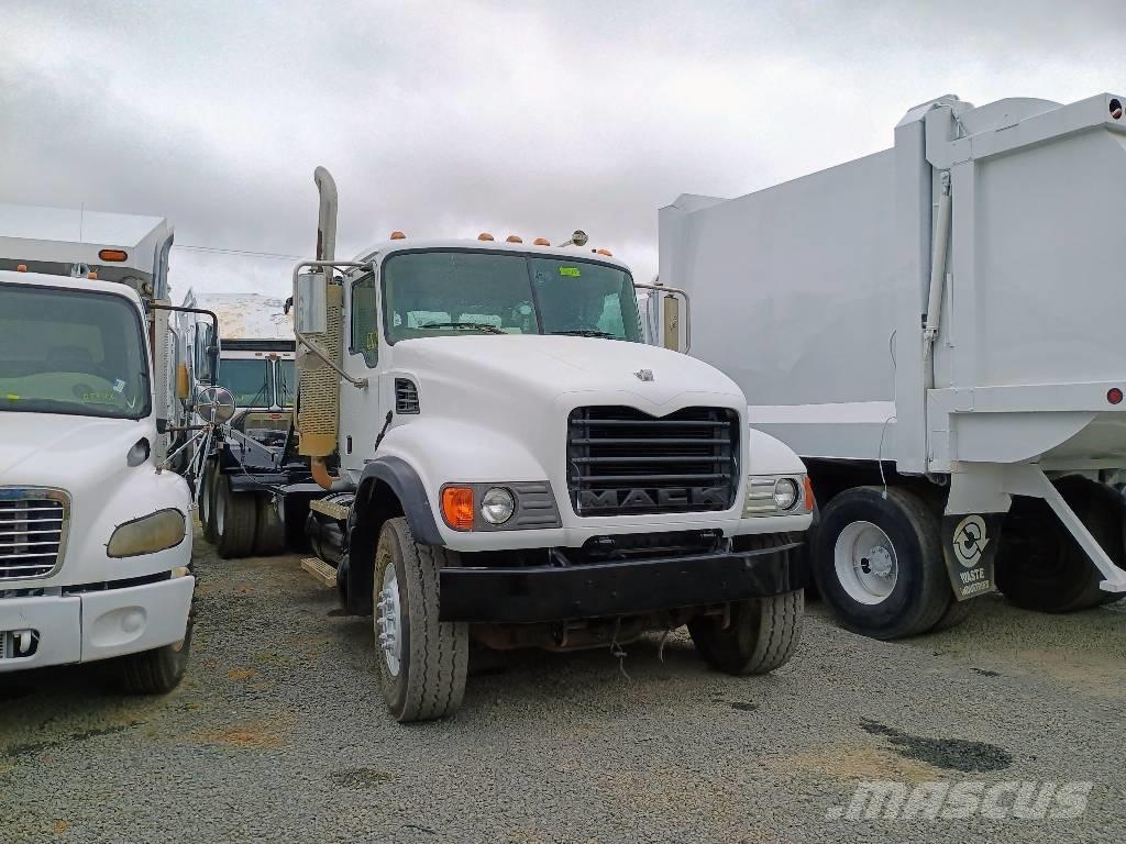 Mack CV 713 Lastväxlare med kabellift