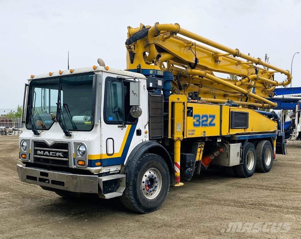 Putzmeister (#183) 32M Lastbilar med betongpump