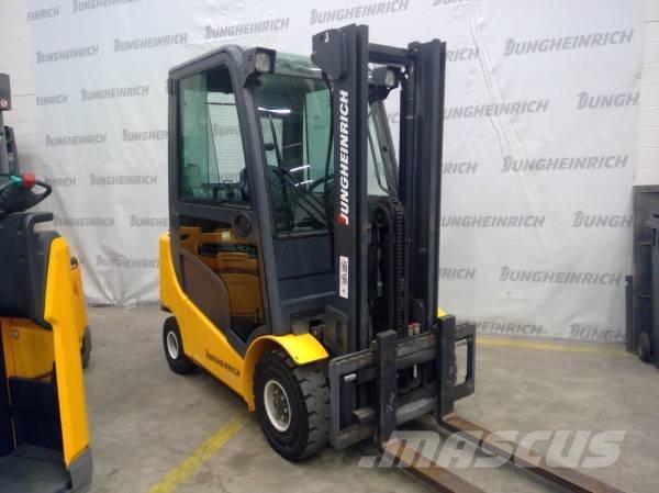 Jungheinrich TFG 320 Gasolmotviktstruckar