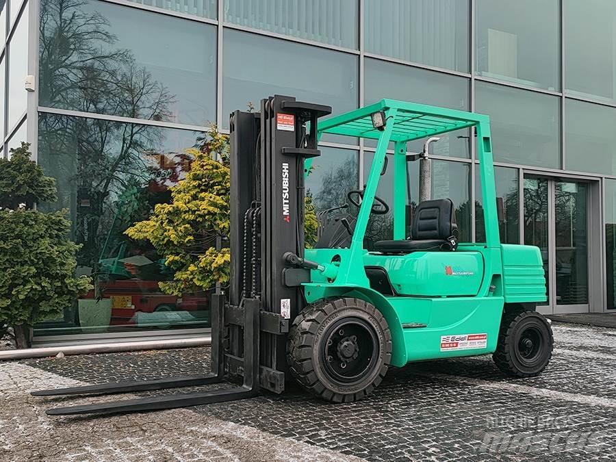 Mitsubishi DP30 Dieselmotviktstruckar