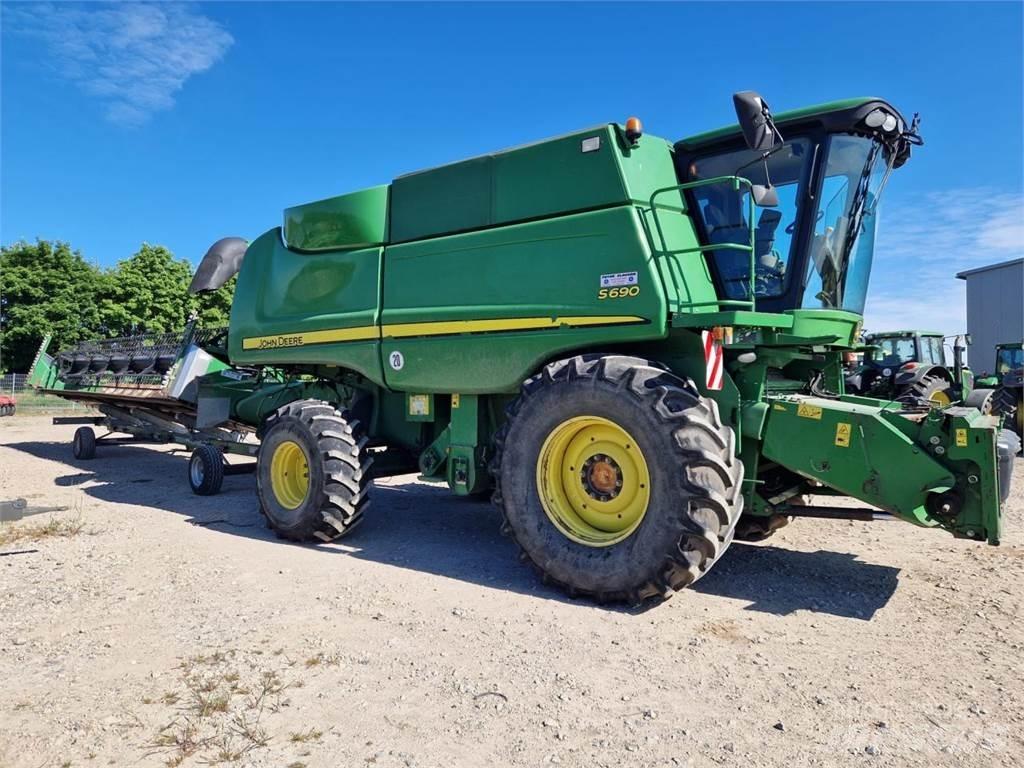 John Deere S690 Skördetröskor