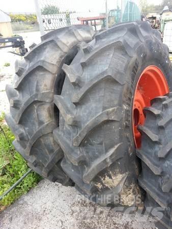  Pneus 420/85R30 Däck, hjul och fälgar