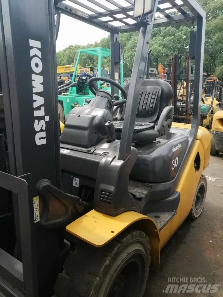 Komatsu 30 Teleskoplastare