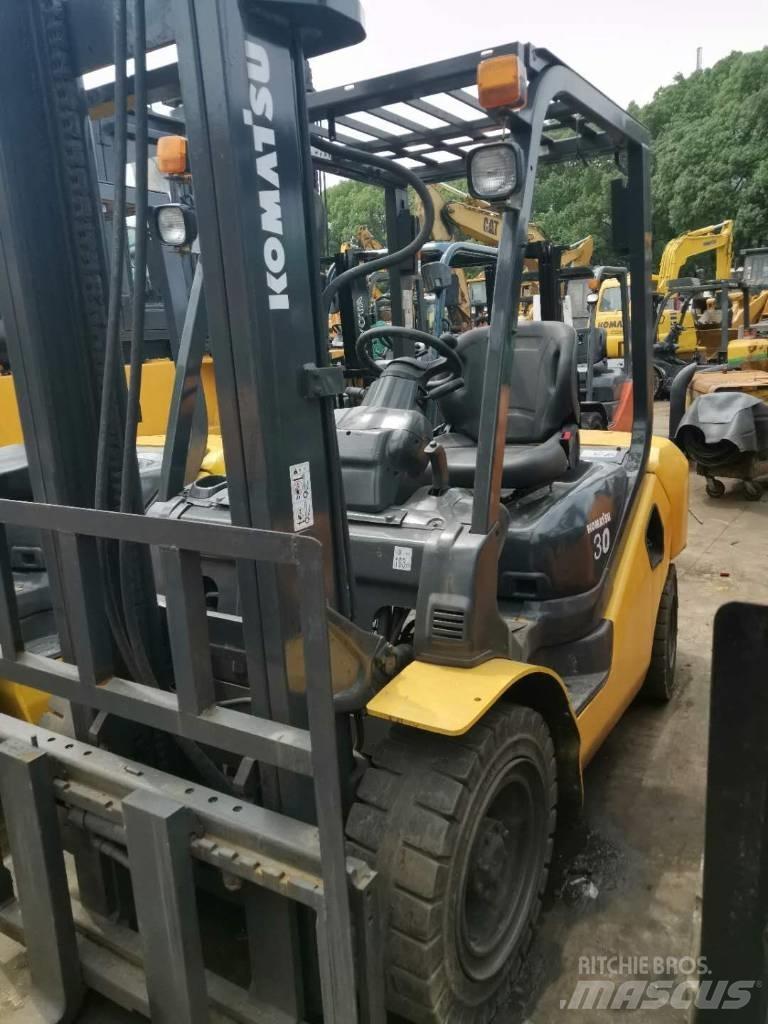 Komatsu 30 Teleskoplastare