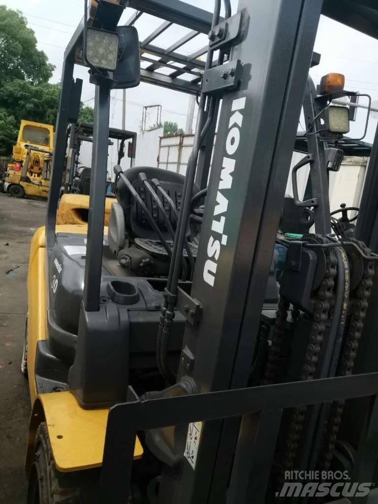 Komatsu 30 Teleskoplastare