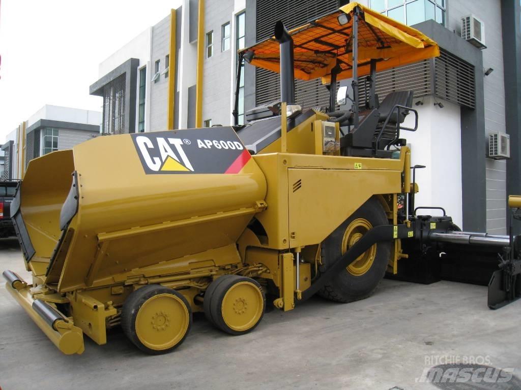 CAT AP 600 D Asfaltsläggningsmaskiner