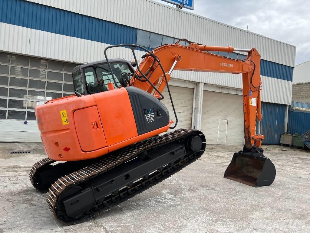 Hitachi ZX 135 US Bandgrävare
