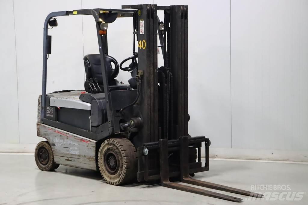 Nissan Q02L25CU Elmotviktstruckar