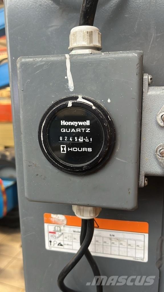 SkyJack SJ 16 Saxliftar