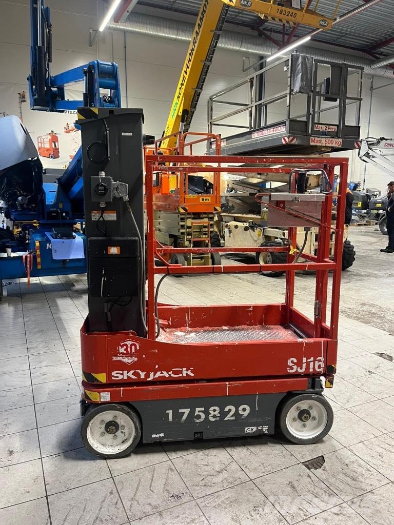 SkyJack SJ 16 Saxliftar