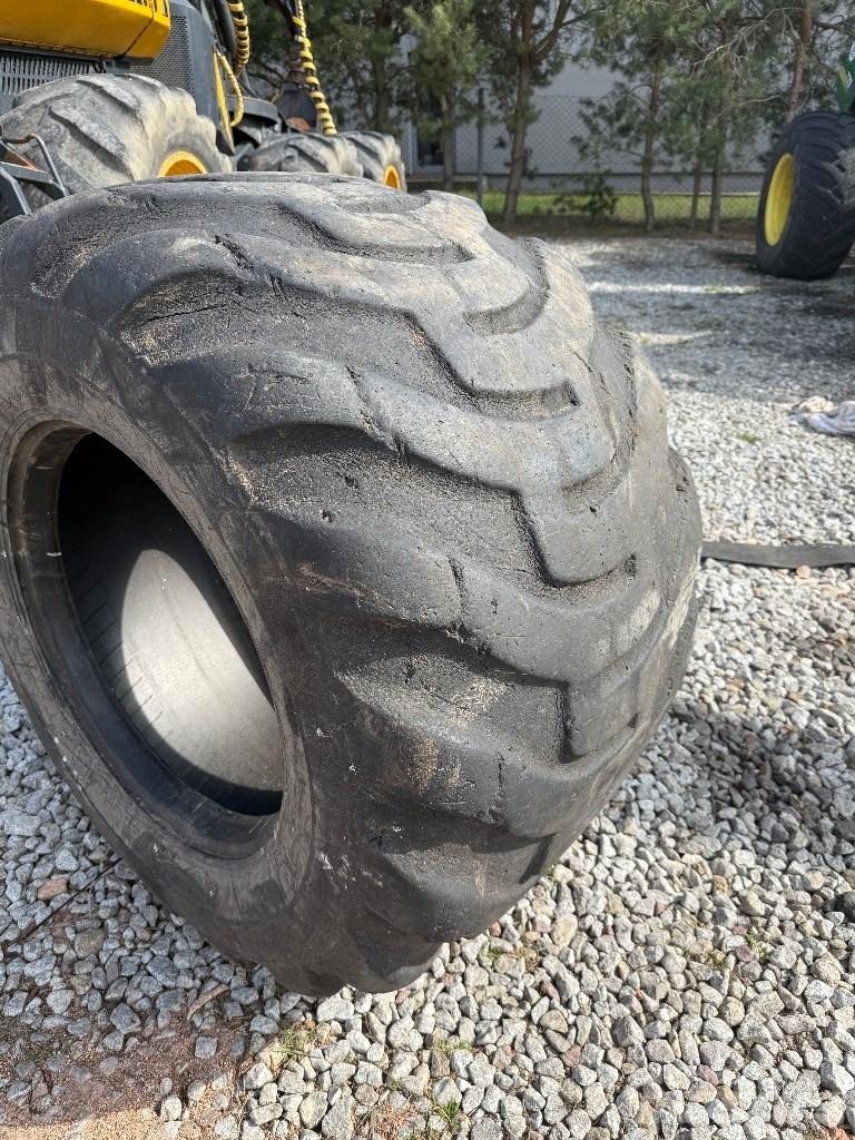 Nokian 710/40-24.5 Däck, hjul och fälgar