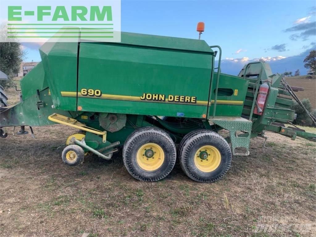John Deere 690 Fyrkantspressar