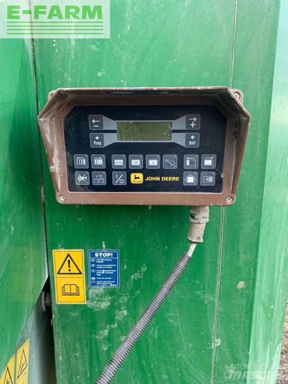 John Deere 690 Fyrkantspressar
