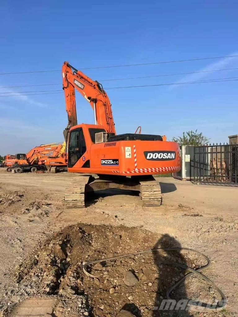 Doosan DH 225 LC-9 Bandgrävare