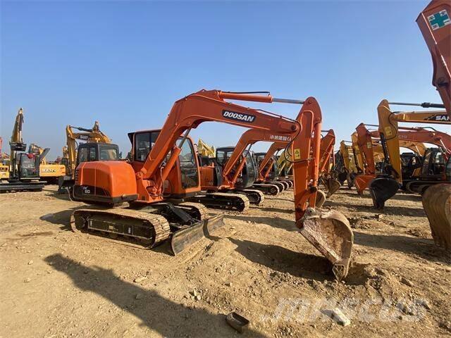 Doosan DX80 Midigrävmaskiner 7t - 12t