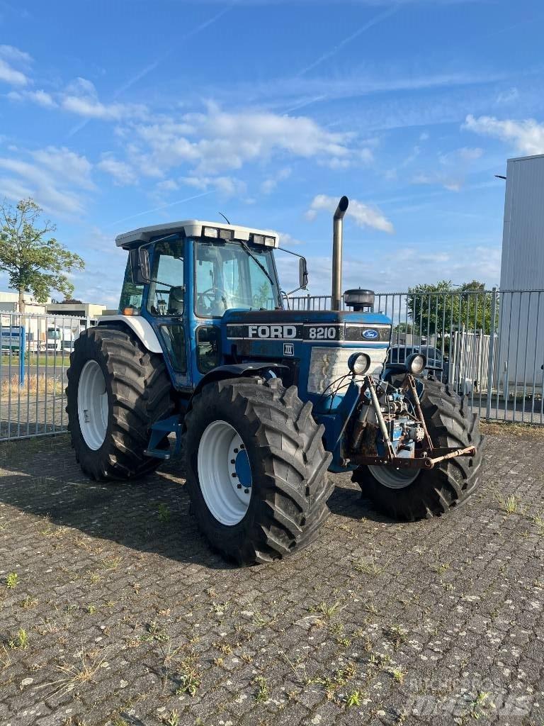 Ford 8210 III Traktorer