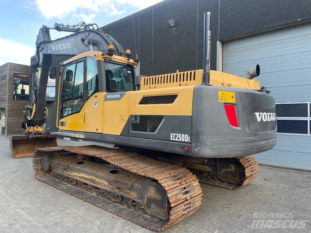 Volvo EC250DL Bandgrävare