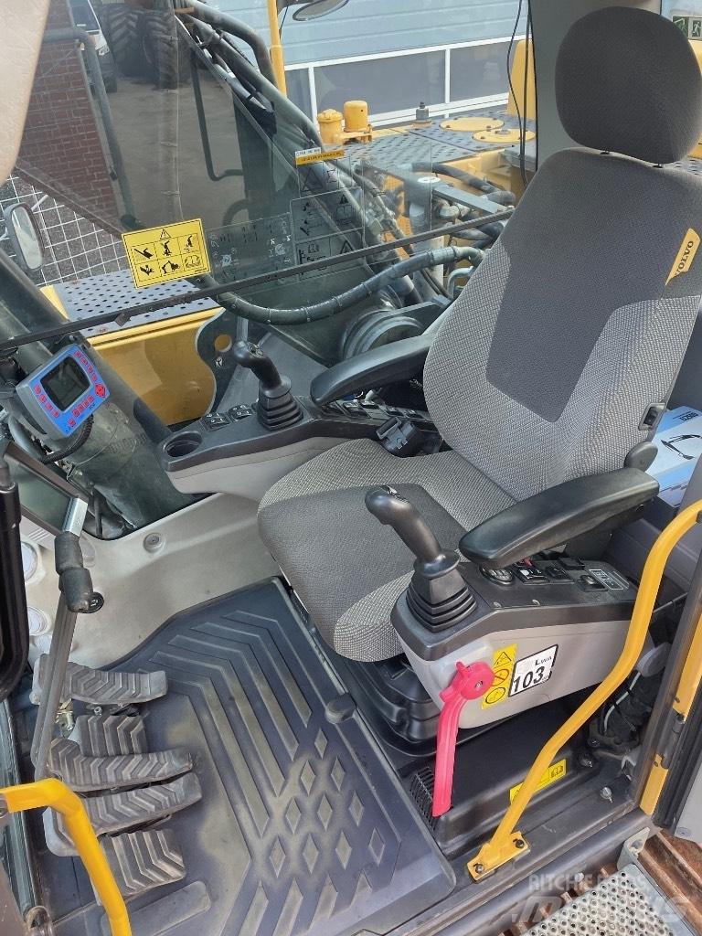 Volvo EC250DL Bandgrävare
