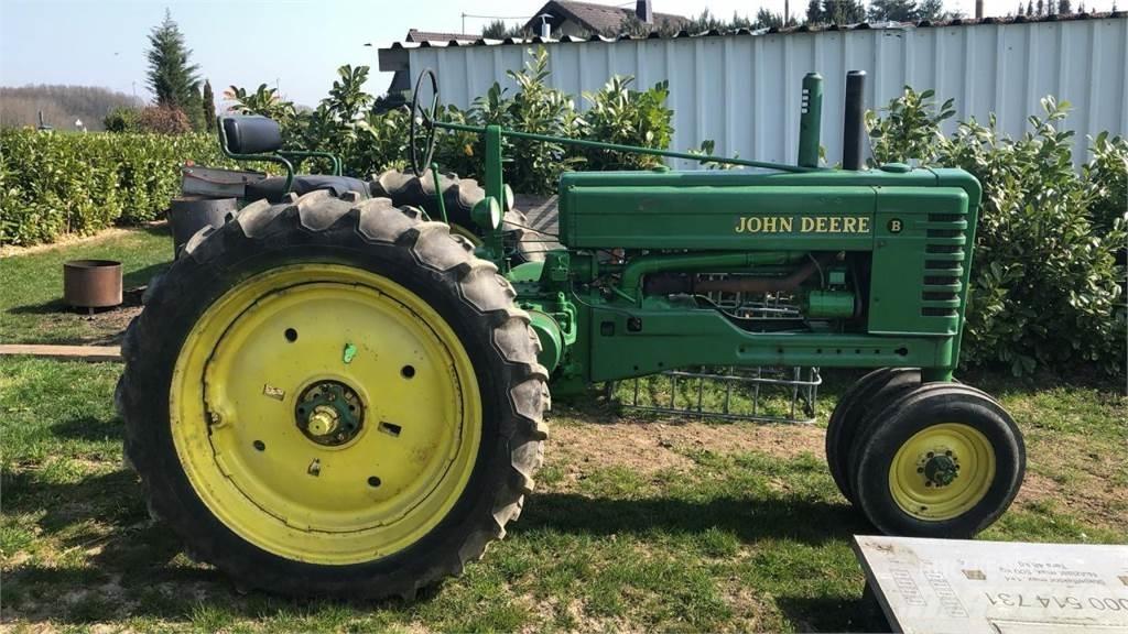 John Deere Model B Traktorer