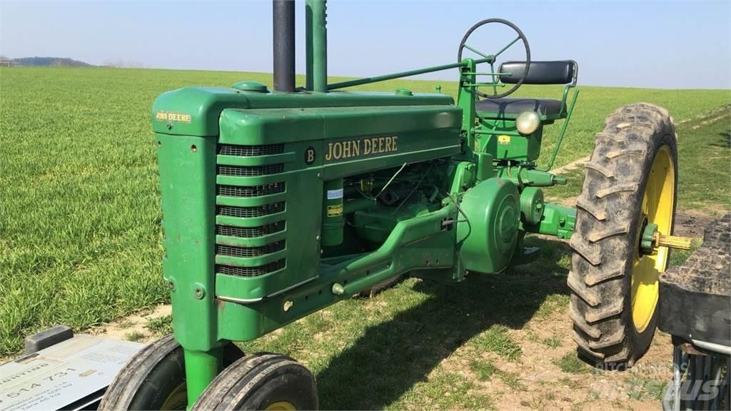 John Deere Model B Traktorer