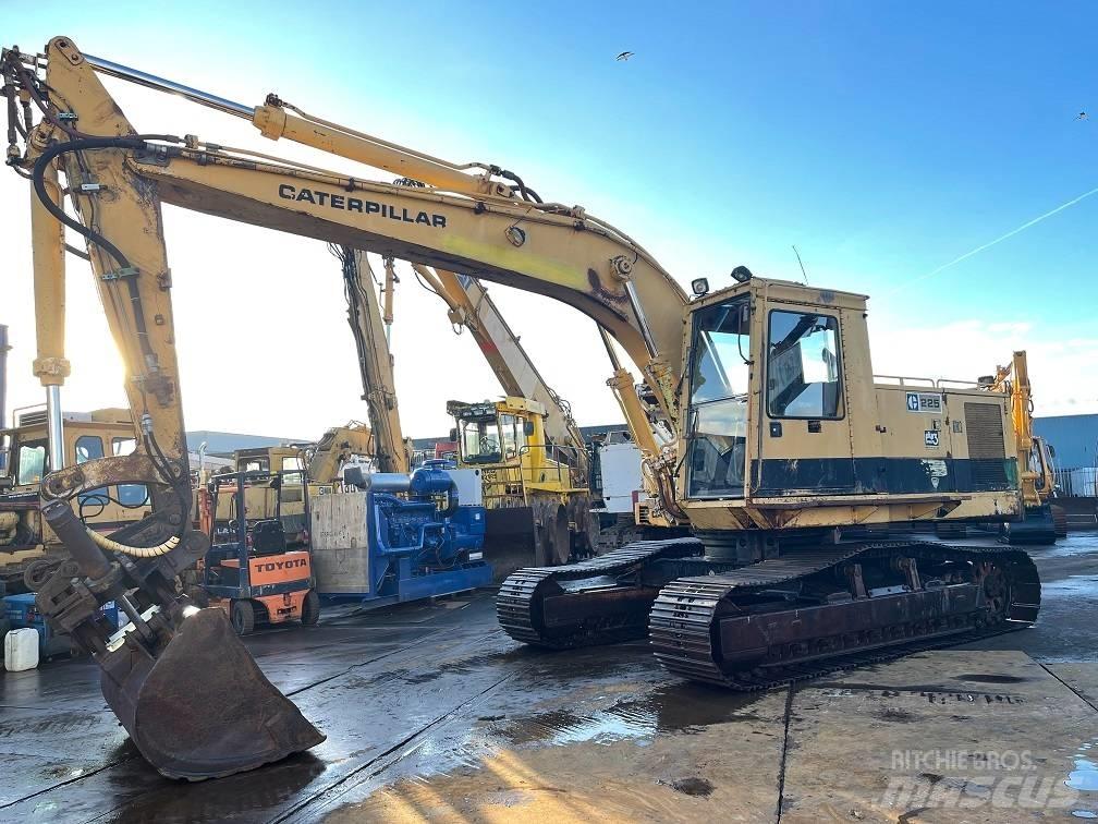 CAT 225 Bandgrävare