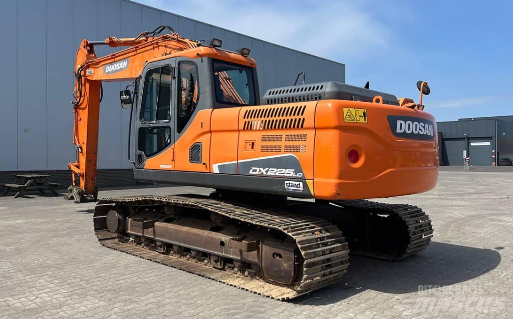 Doosan DX 225 LC-3 Bandgrävare