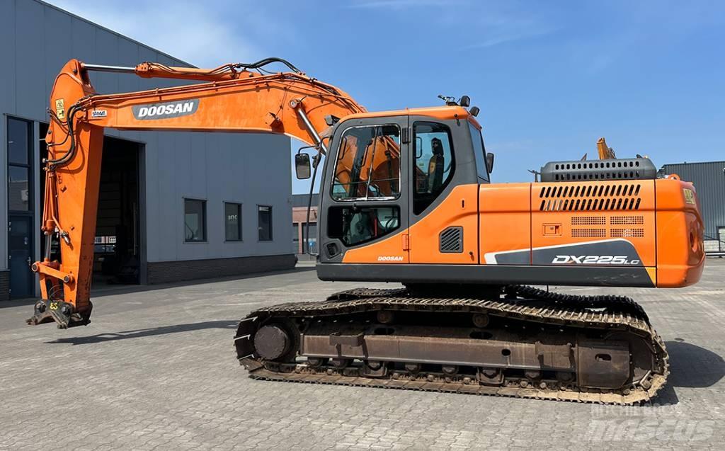 Doosan DX 225 LC-3 Bandgrävare