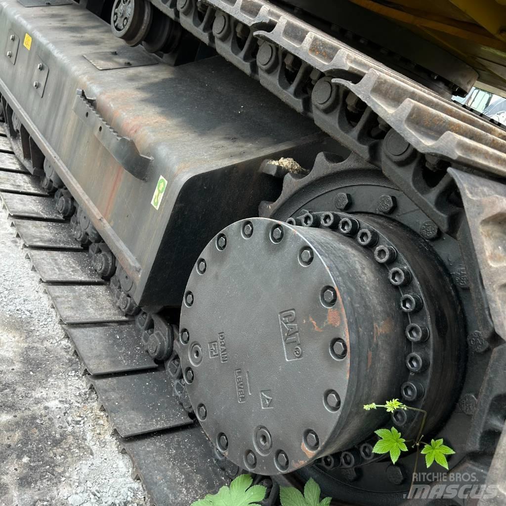 CAT 330D2 Bandgrävare