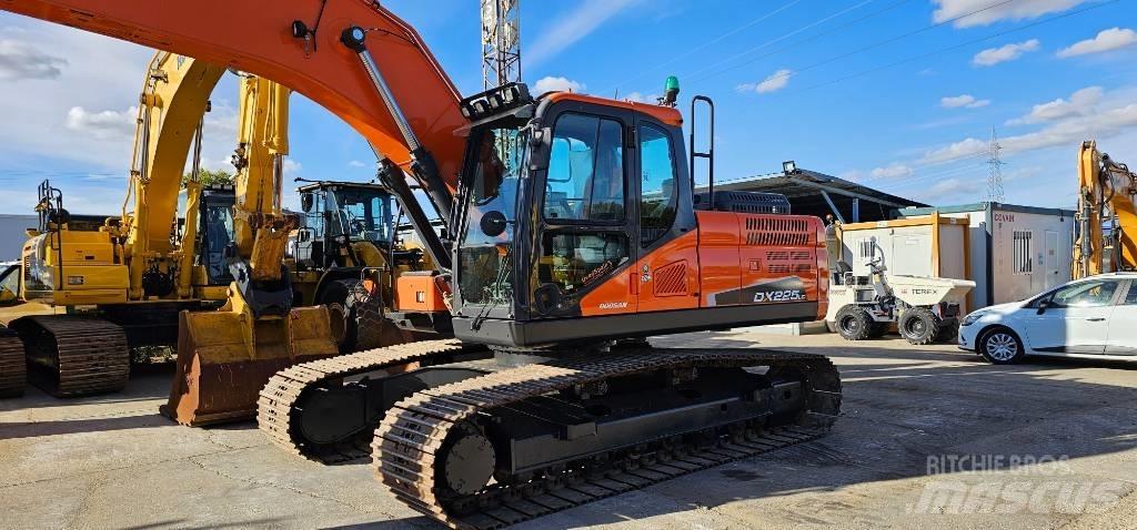 Doosan DX 225 Bandgrävare