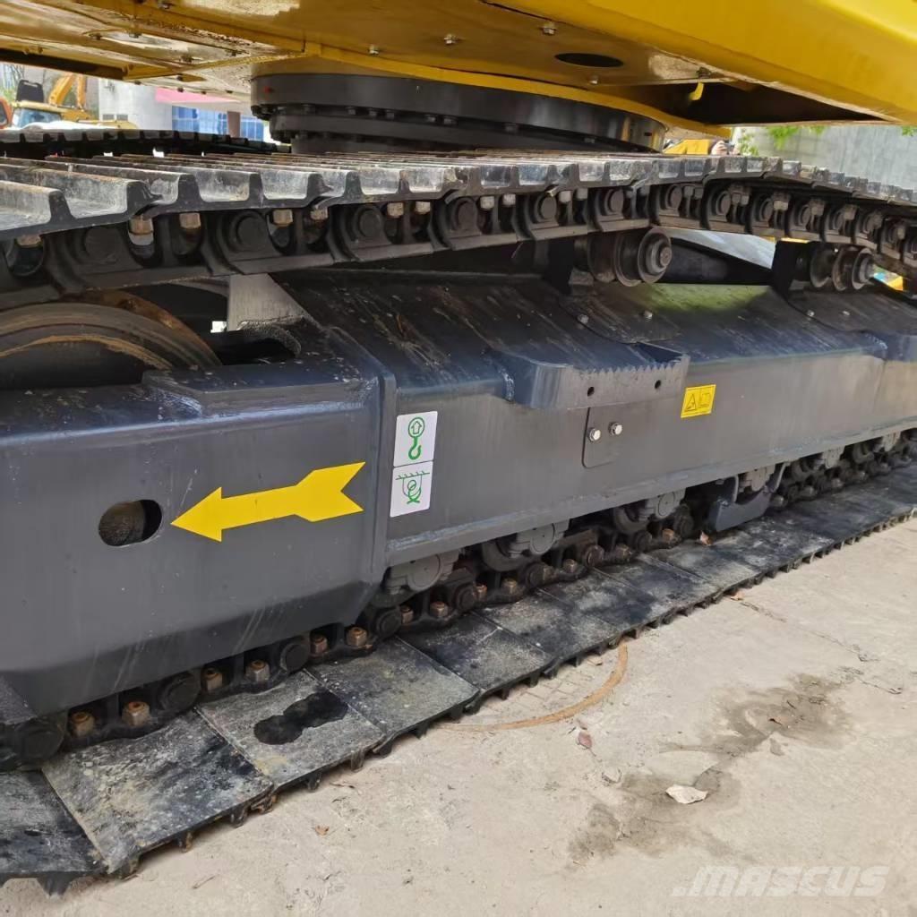 Komatsu PC 200-8 Bandgrävare