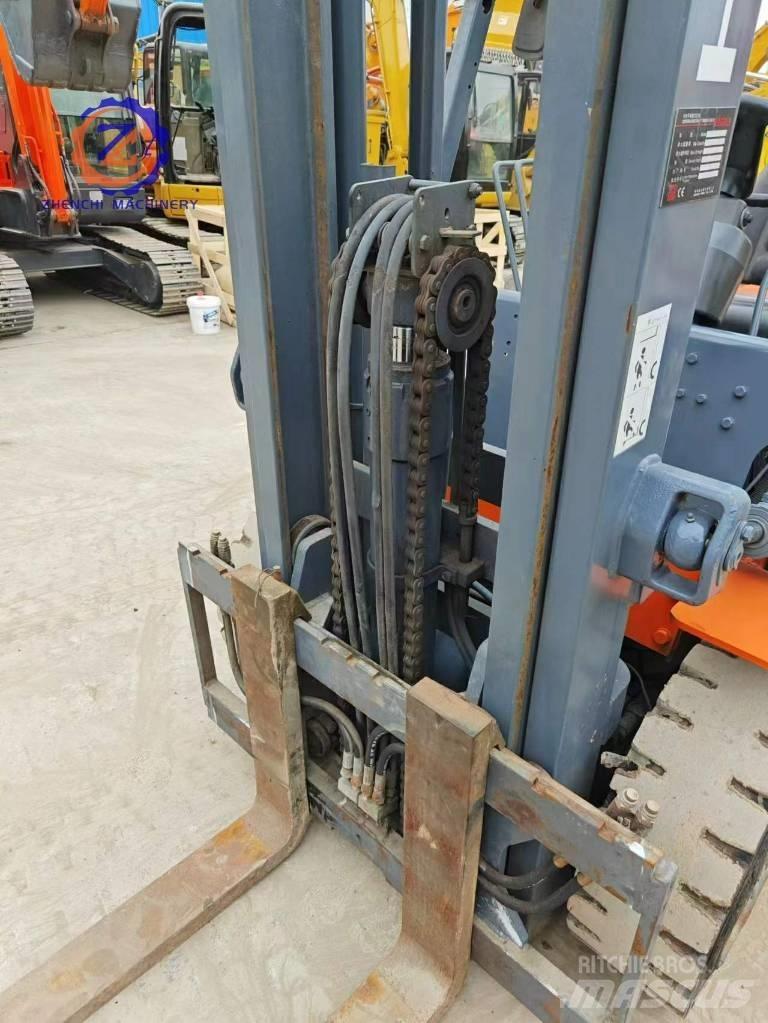 Heli CPCD 30 Dieselmotviktstruckar