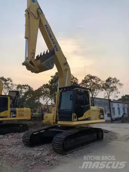 Komatsu PC200-8 Bandgrävare
