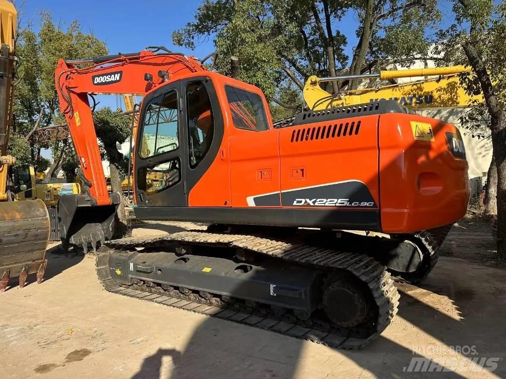 Doosan DX225-9C Bandgrävare