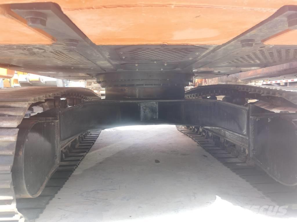 Hitachi ZX 210 Bandgrävare