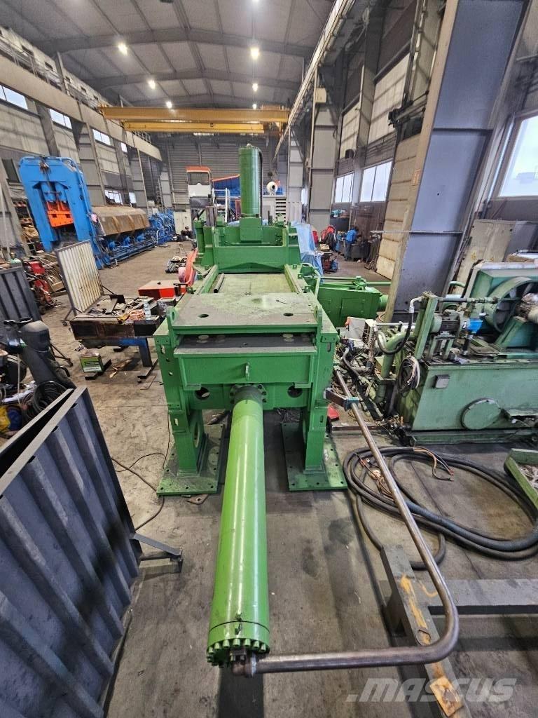  Henschel 30 x 30 Balpressar
