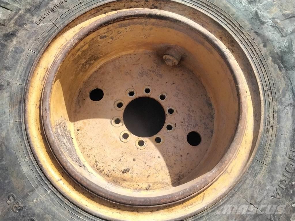 Rottne 2004 14-25 Däck, hjul och fälgar