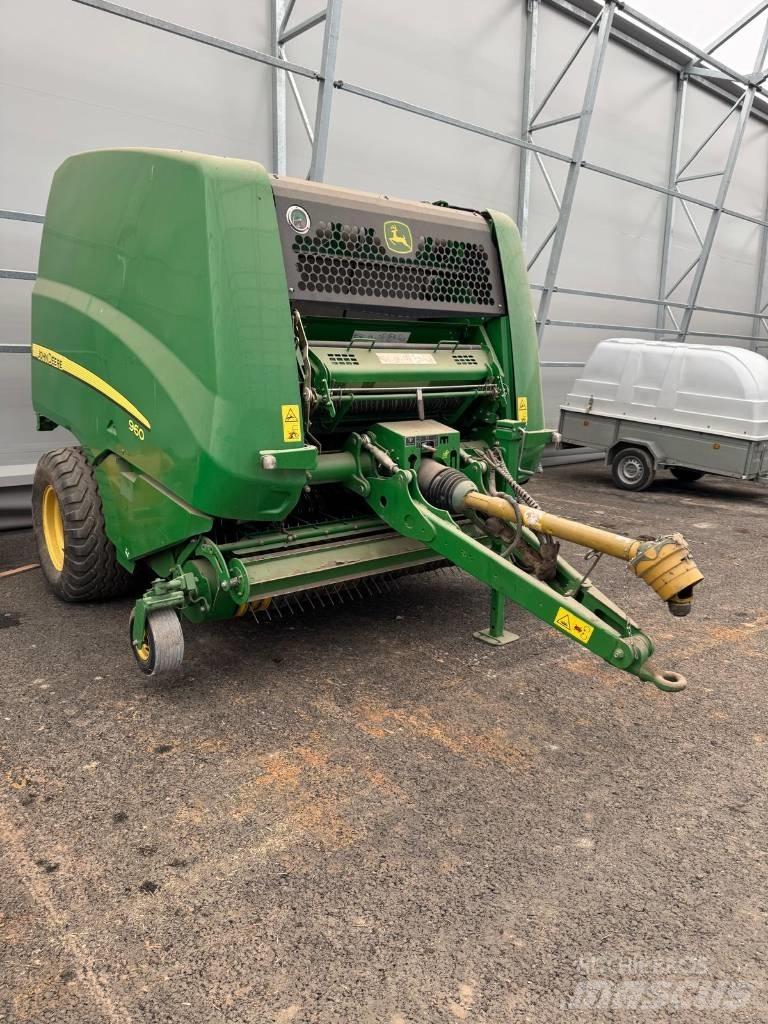John Deere 960 Rundbalspressar