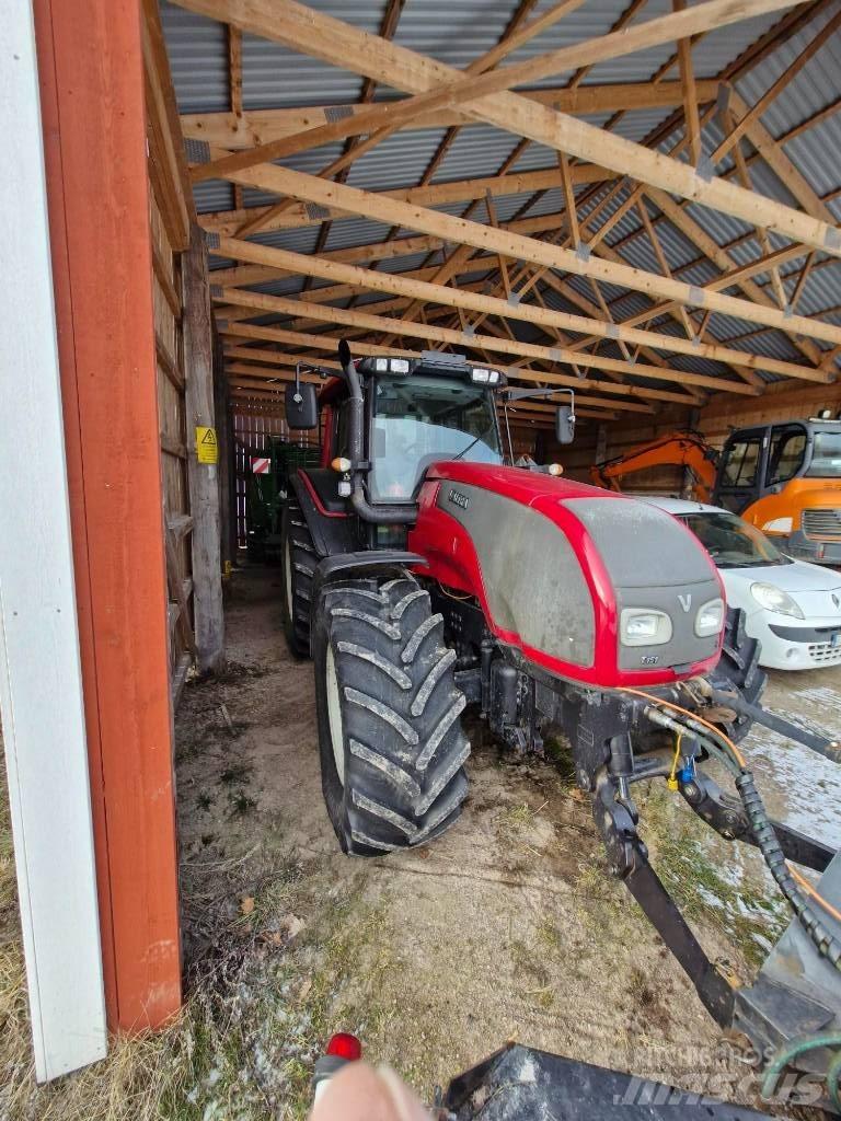 Valtra T 151 hitchec Traktorer