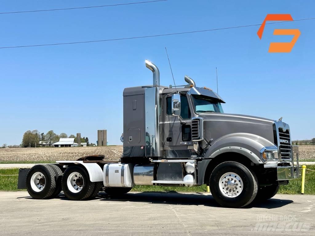 Mack Titan TD 713 Chassier